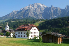 Гостиница Ansitz Wirtsgut - Familienappartements in den Bergen  Леоганг